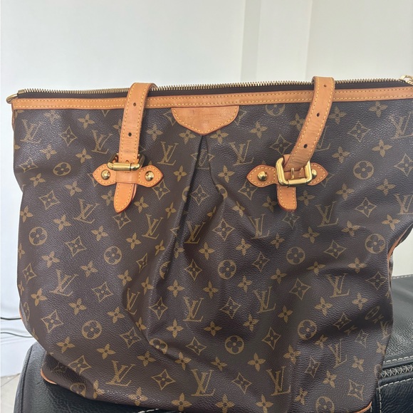 LOUIS VUITTON authentic 
Monogram Palermo GM (pre-own) - Picture 5 of 9